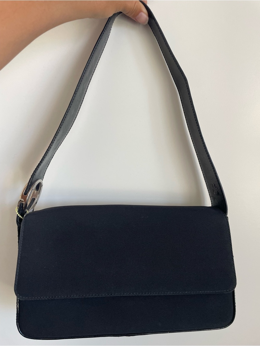 Classic black y2k/90s chic shoulder bag - Sleek Everyday Style